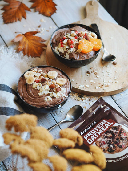 BioTechUSA Protein Oatmeal 1KG Chocolate, served in a bowl